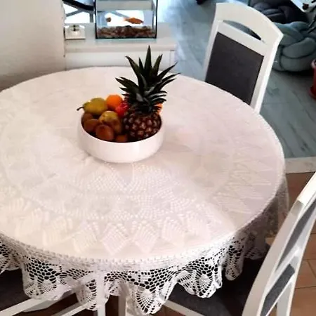 Mali Jakov Lägenhet