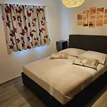 Mali Jakov דירה *
